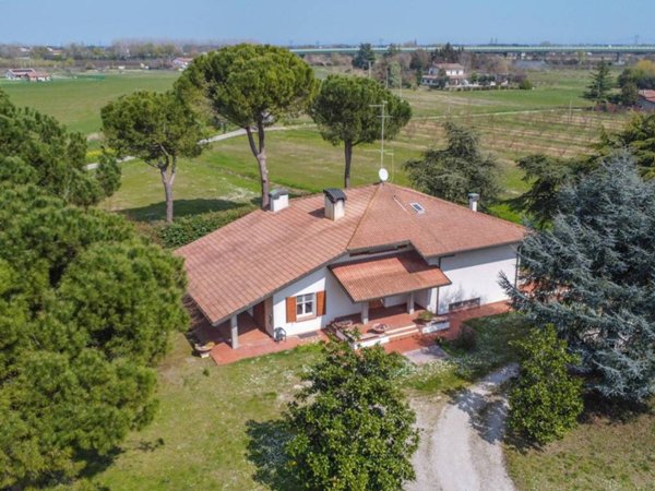 casa indipendente in vendita a Cesena in zona Bulgarnò