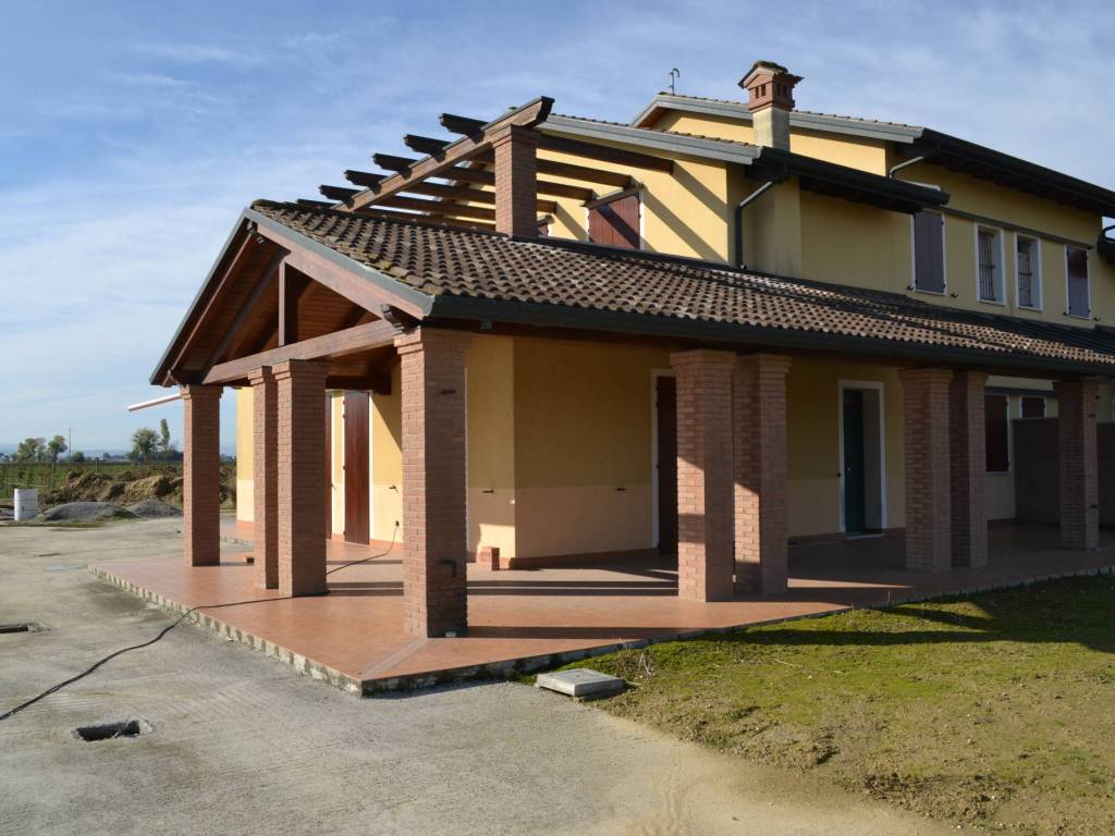 casa indipendente in vendita a Cesena in zona Marcorano