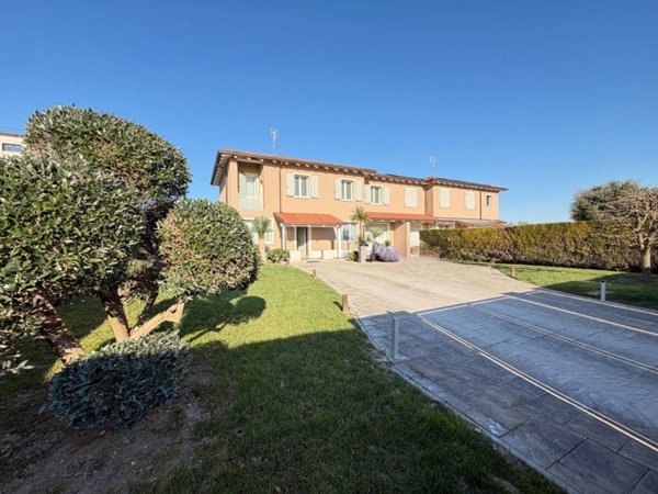 casa indipendente in vendita a Cesena in zona Macerone