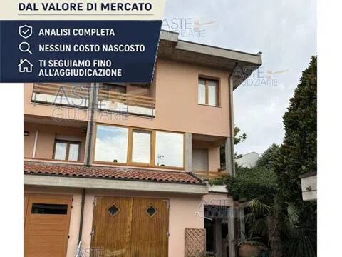 casa indipendente in vendita a Cesena in zona Calabrina
