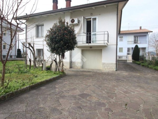 casa indipendente in vendita a Cesena in zona Fiorenzuola