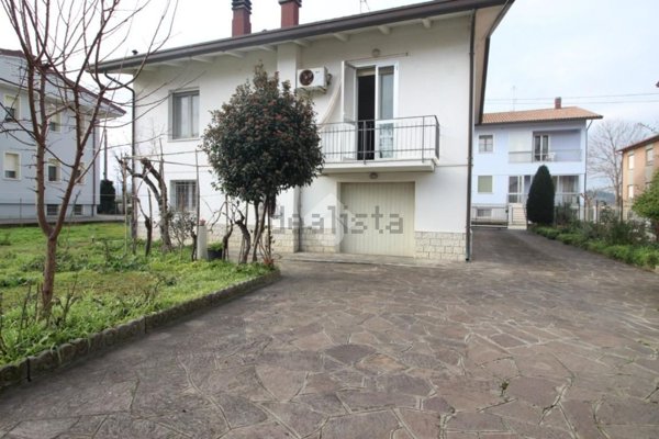 casa indipendente in vendita a Cesena in zona Fiorenzuola