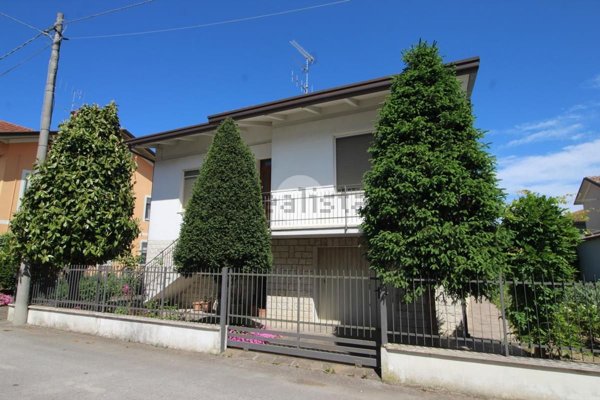 casa indipendente in vendita a Cesena in zona Fiorenzuola