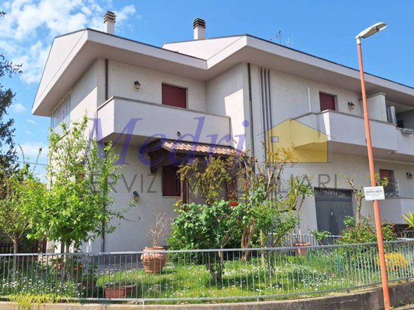 casa indipendente in vendita a Cesena in zona Ponte Pietra