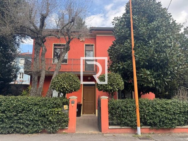 casa indipendente in vendita a Cesena