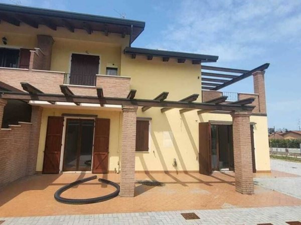 casa indipendente in vendita a Cesena in zona Pioppa