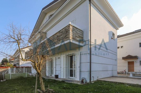 casa indipendente in vendita a Cesena in zona San Vittore