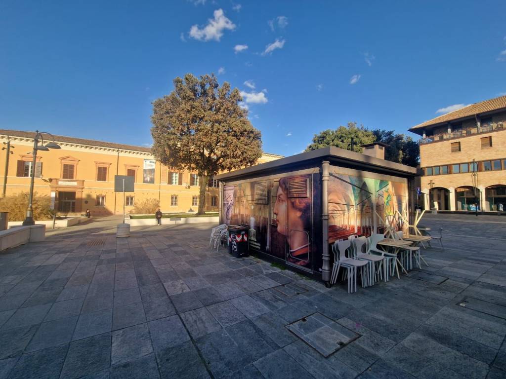 negozio in vendita a Cesena in zona Centro Storico