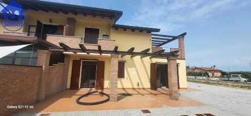 casa indipendente in vendita a Cesena in zona Pioppa