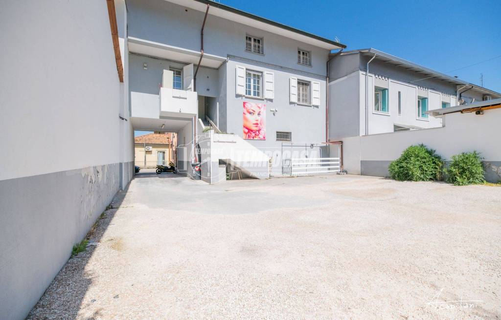 casa indipendente in vendita a Cesena in zona Villa Chiaviche