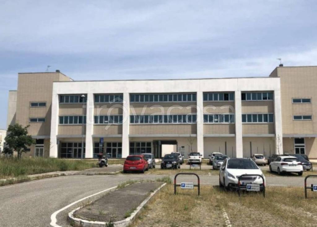 negozio in vendita a Cesena in zona Pievesestina