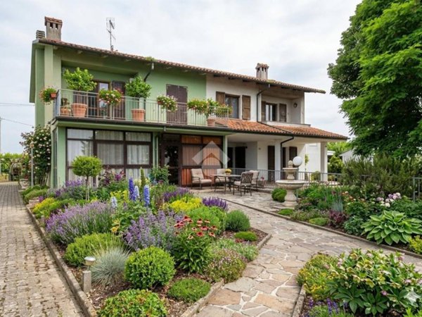 casa indipendente in vendita a Cesena in zona Calabrina