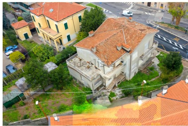 casa indipendente in vendita a Cesena