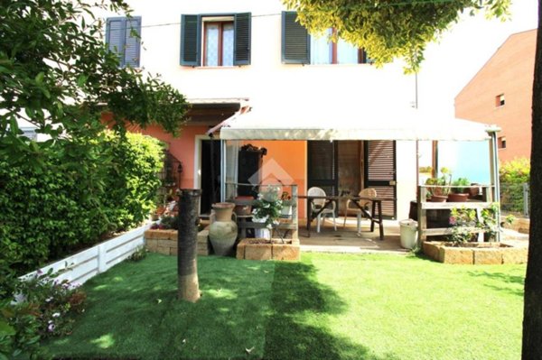 casa indipendente in vendita a Cesena in zona Ponte Pietra