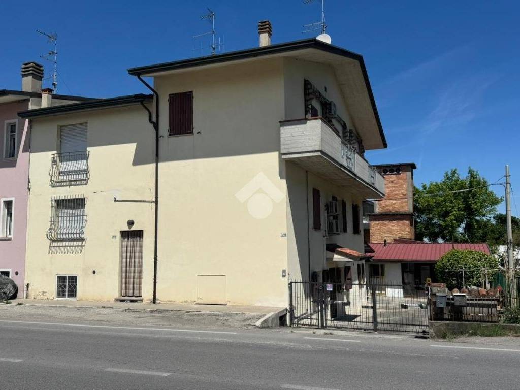 appartamento in vendita a Cesena in zona Ponte Pietra