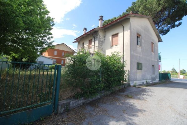casa indipendente in vendita a Cesena in zona Diegaro/Capocolle
