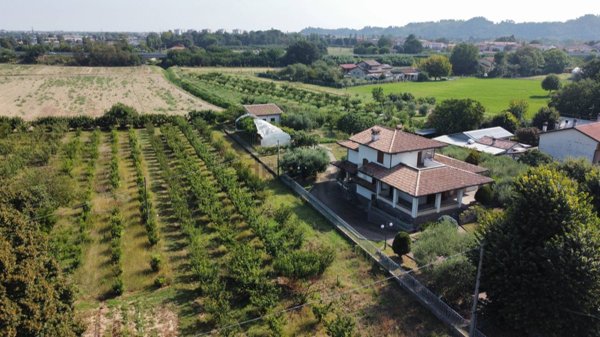casa indipendente in vendita a Cesena