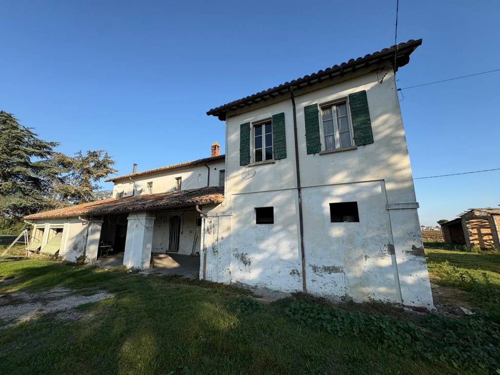 casa indipendente in vendita a Cesena in zona Vigne