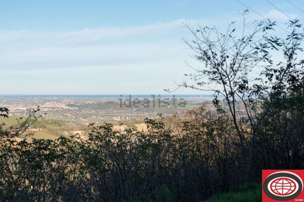 casale in vendita a Cesena in zona Luzzena