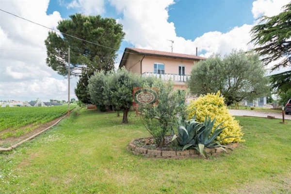 casa indipendente in vendita a Cesena in zona Calabrina