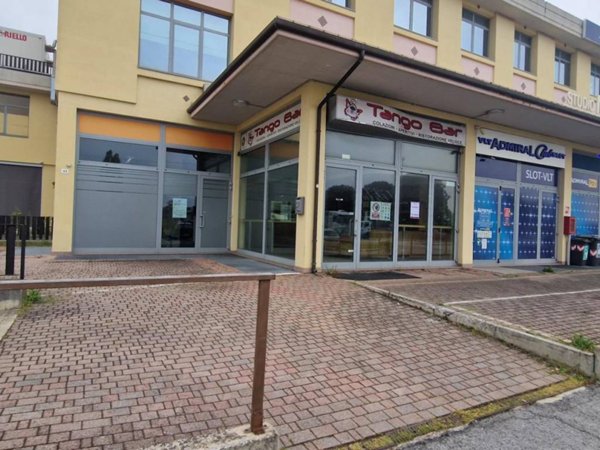 negozio in vendita a Cesena in zona Calabrina