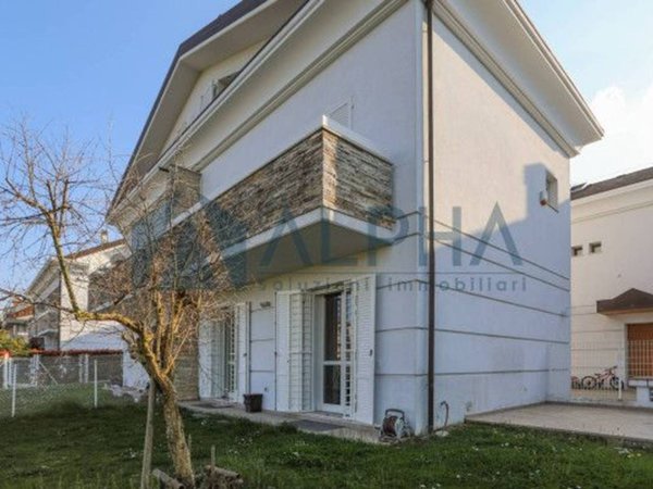 casa indipendente in vendita a Cesena in zona San Vittore