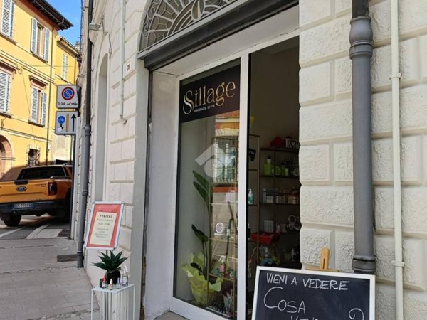 negozio in vendita a Cesena in zona Centro Storico