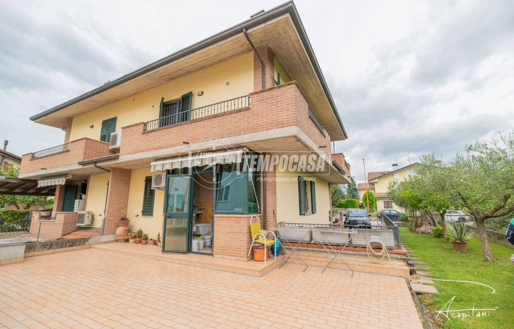 casa indipendente in vendita a Cesena in zona Ponte Pietra