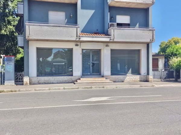 locale commerciale in vendita a Cesena in zona Sant'Egidio