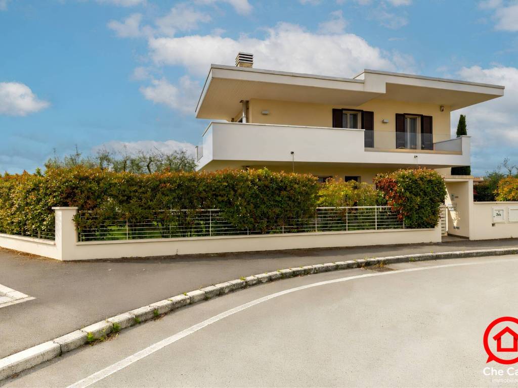casa indipendente in vendita a Cesena in zona Calabrina