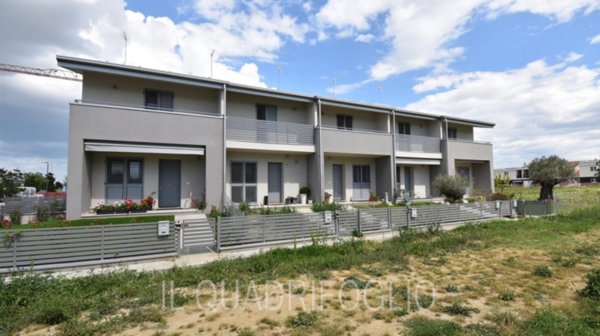 casa indipendente in vendita a Cesena in zona Fiorenzuola