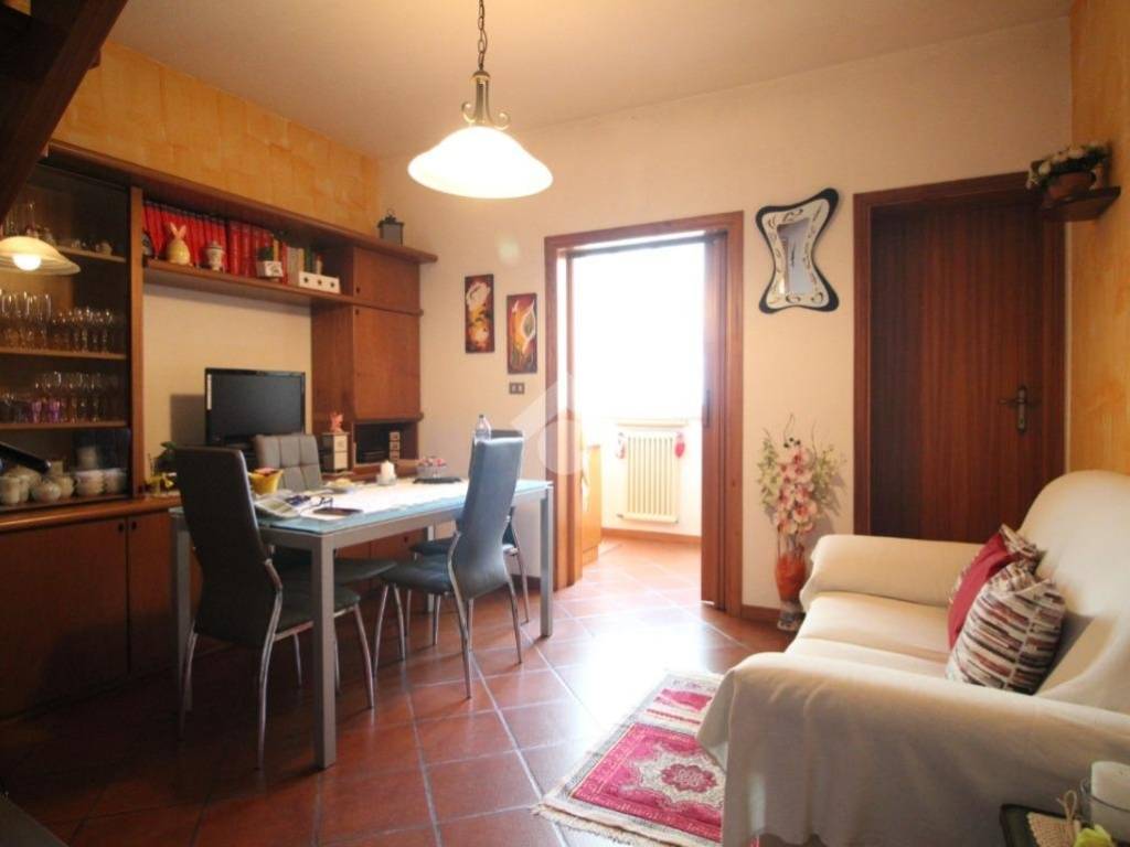 casa indipendente in vendita a Cesena in zona Ponte Pietra