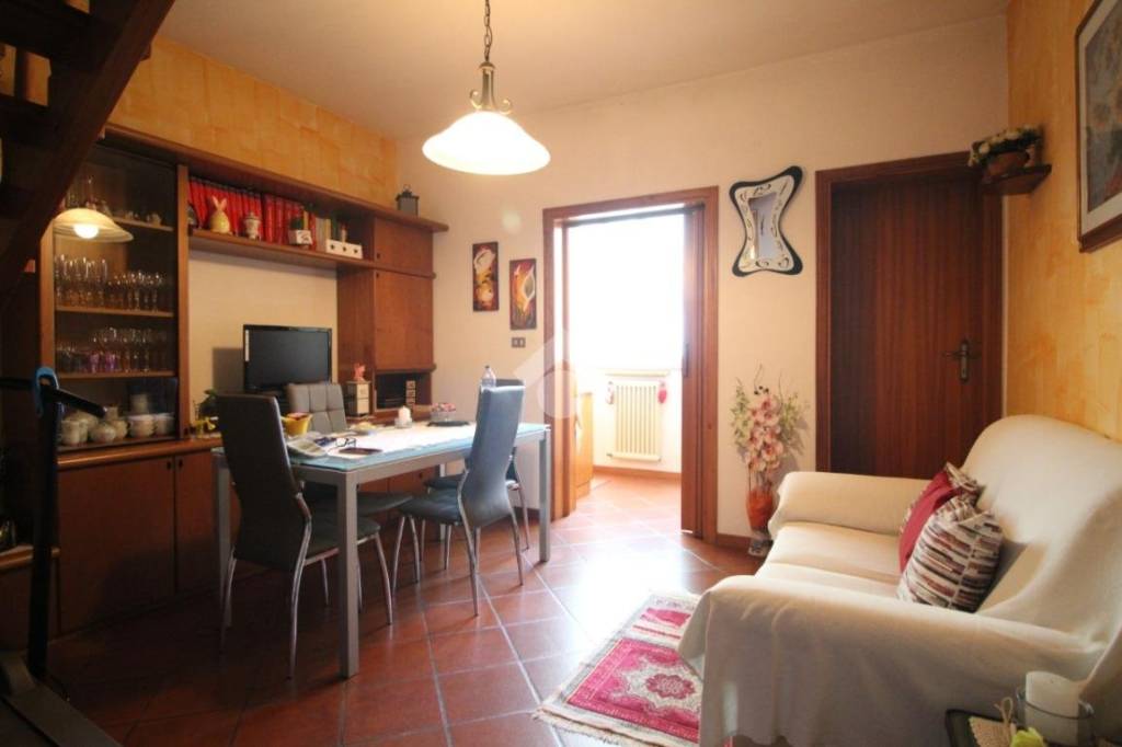casa indipendente in vendita a Cesena in zona Ponte Pietra