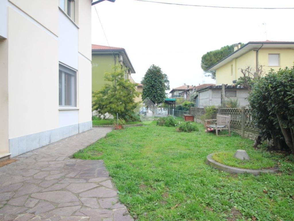 casa indipendente in vendita a Cesena in zona Calisese