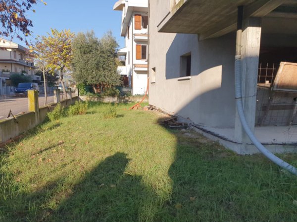 casa indipendente in vendita a Cesena in zona Tipano