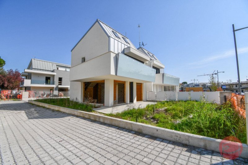 casa indipendente in vendita a Cesena