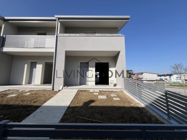 casa indipendente in vendita a Cesena in zona Fiorenzuola