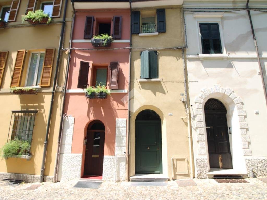 casa indipendente in vendita a Cesena in zona Centro Storico