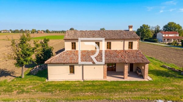 casa indipendente in vendita a Cesena in zona Bagnile