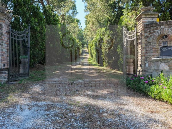 casa indipendente in vendita a Cesena in zona Oltresavio