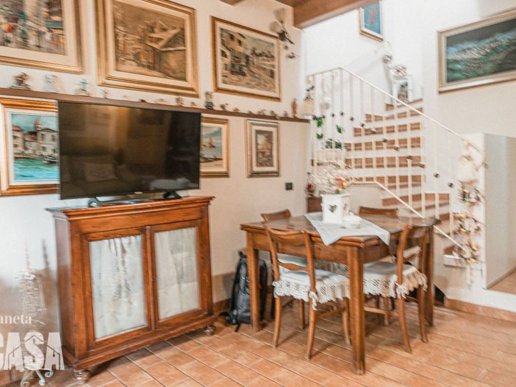 casa indipendente in vendita a Cesena in zona Oltresavio