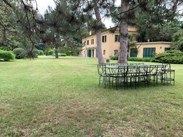 casa indipendente in vendita a Cesena in zona Tipano
