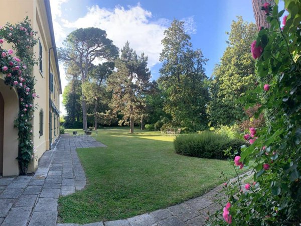 casa indipendente in vendita a Cesena in zona Tipano