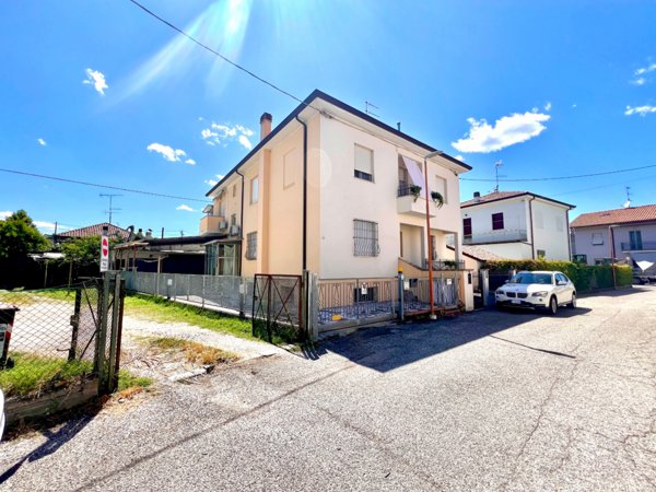 casa indipendente in vendita a Cesena