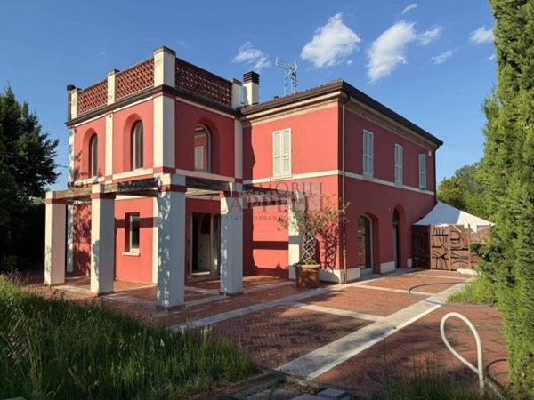 casa indipendente in vendita a Cesena