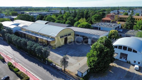 capannone in vendita a Cesena in zona Marcorano