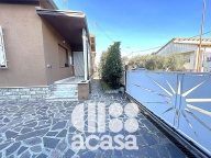 casa indipendente in vendita a Cesena in zona Calabrina
