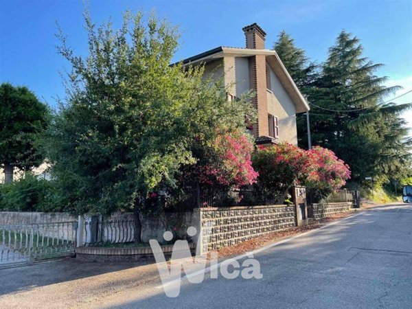 casa indipendente in vendita a Cesena in zona Montereale
