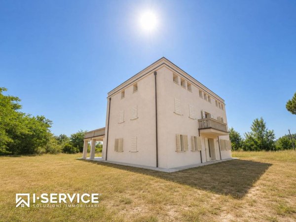 casa indipendente in vendita a Cesena in zona Carpineta