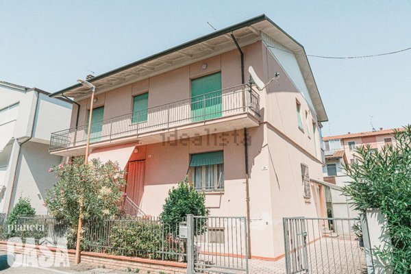 casa indipendente in vendita a Cesena in zona Vigne